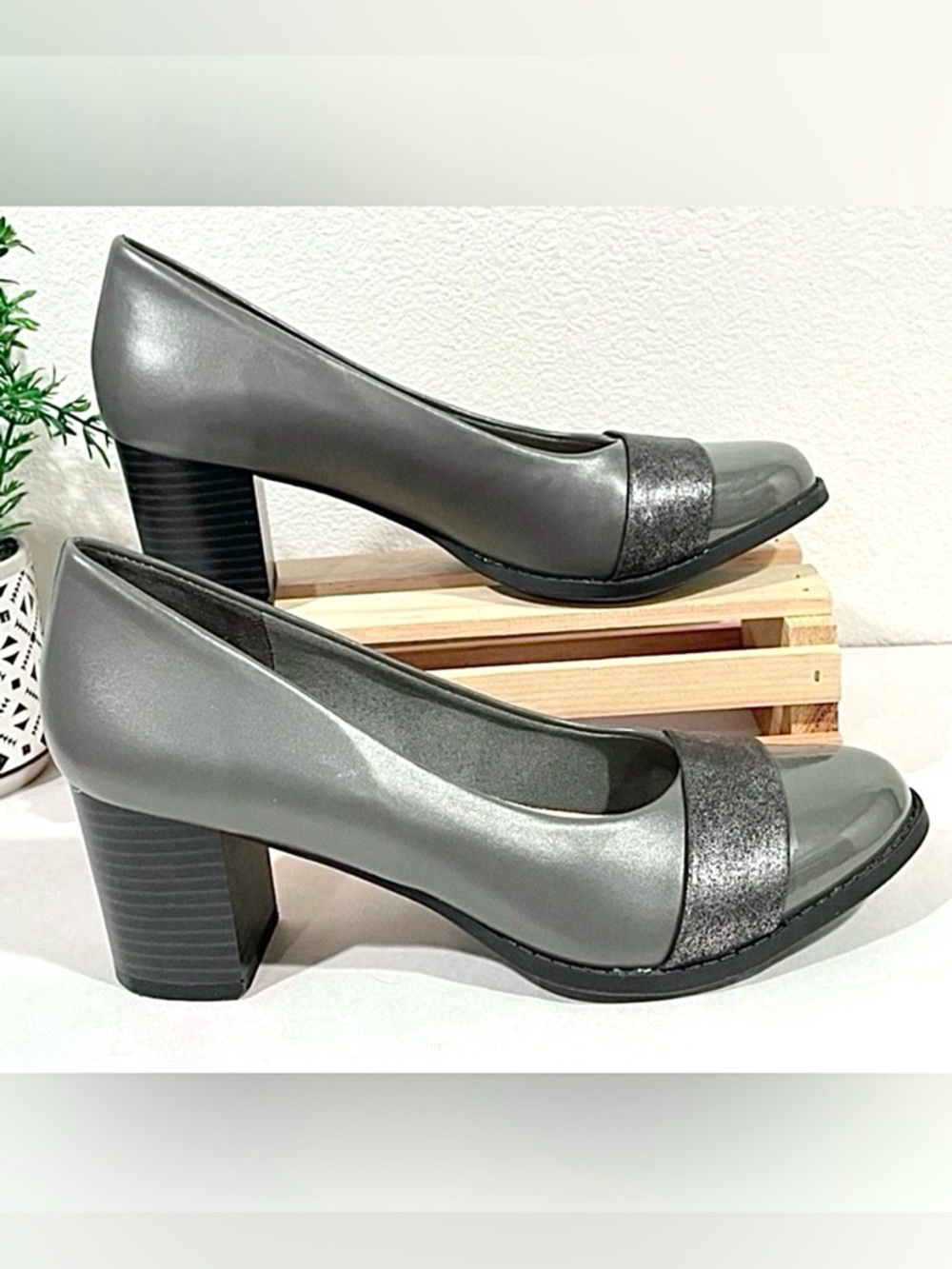 Mia Amore “IVAA” Pewter Memory Foam Comfort Heels w Contrast Strap